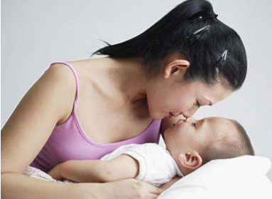 母乳喂养在最美丽的时刻出现不美丽的现象乳房下垂