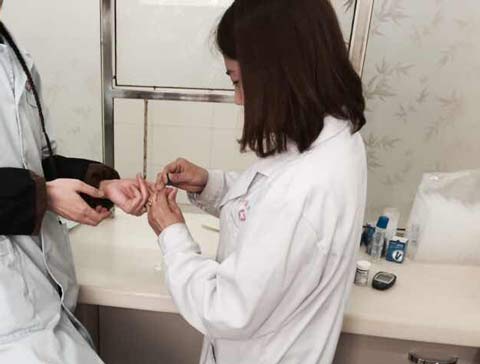 昝村镇卫生院采购微量元素分析仪豪华推车式2