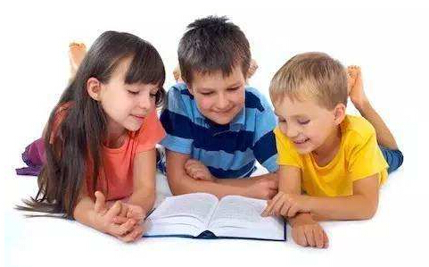 想要提高儿童智力，就应多读书，多和其他孩子进行交流