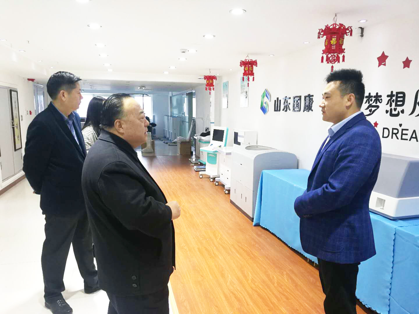 枣庄市薛城区区长张伟来山东国康公司实地考察 枣庄市薛城区区长张伟来山东国康公司实地考察